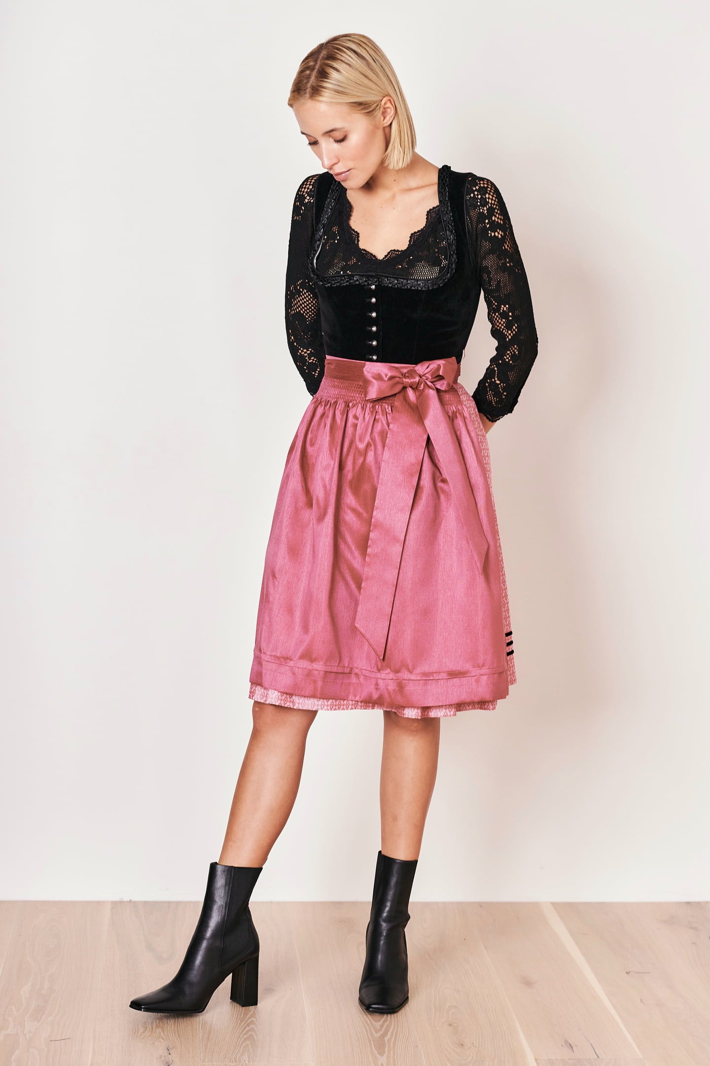 Julia Trentini Agatha Velvet Midi Dirndl Black 60cm | CA Dirndl Haus