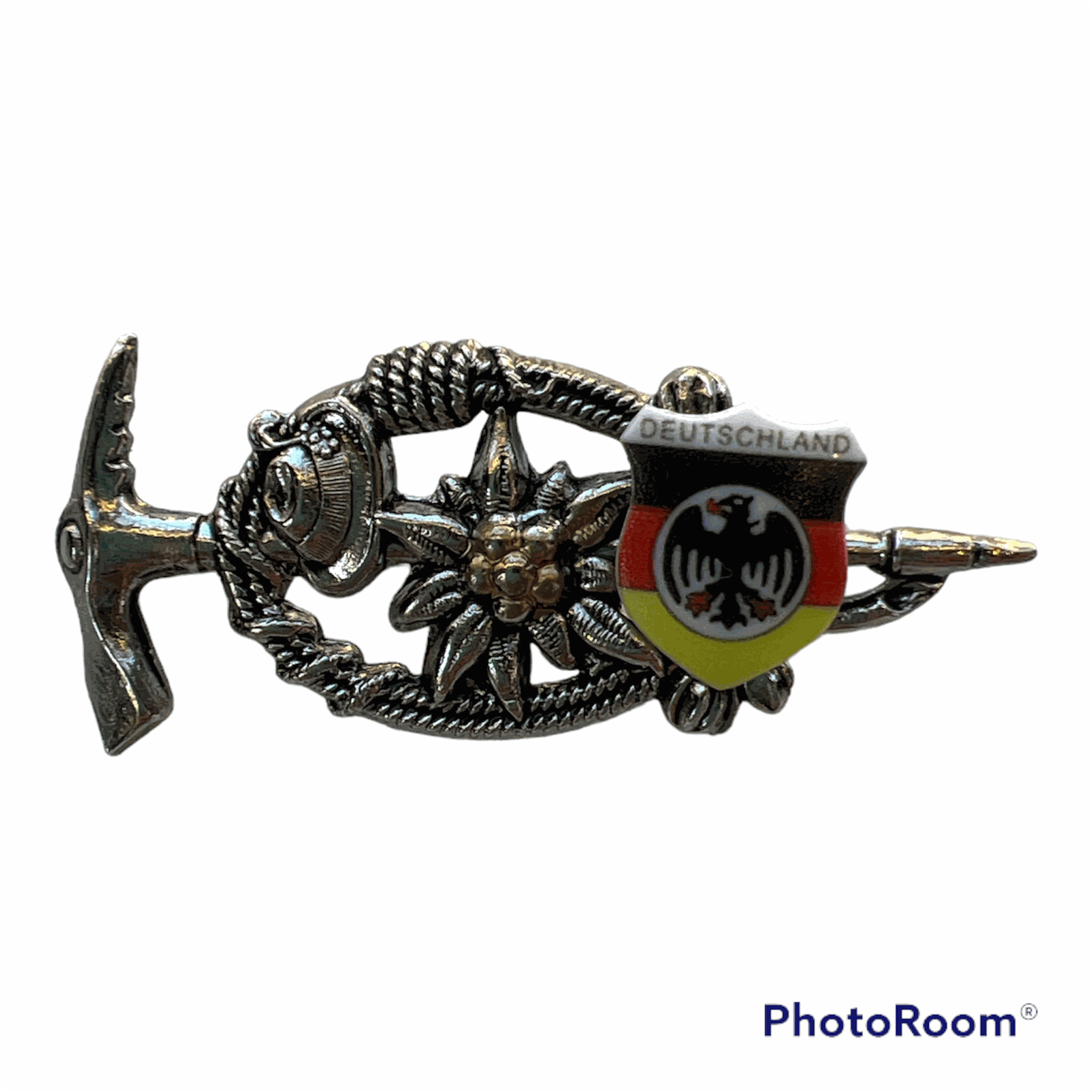 Deutschland Hat Pin, 25 mm diameter, tin material, old silver color, hand painted, made in Germany.